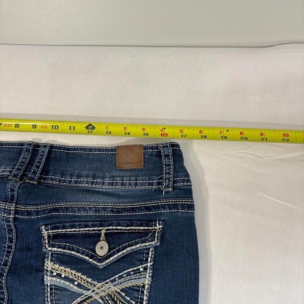 2000s Willow low rise bootcut jeans with white stitching on back pockets - Picture 3 of 6